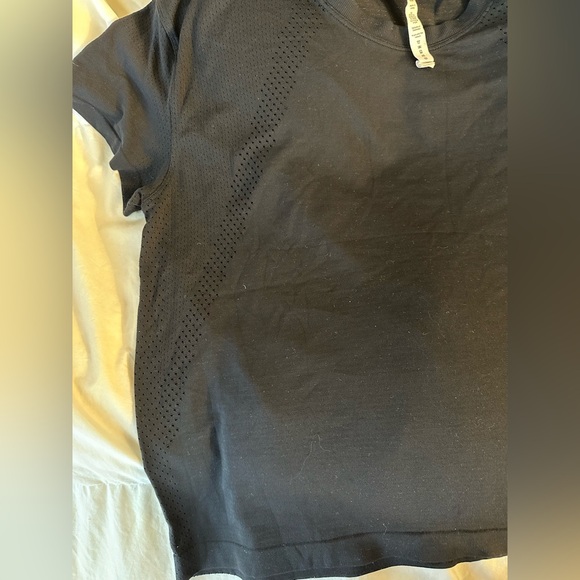 Lululemon train to be t-shirt size 12 - Picture 6 of 7